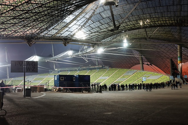 一个近乎神 一个近乎神