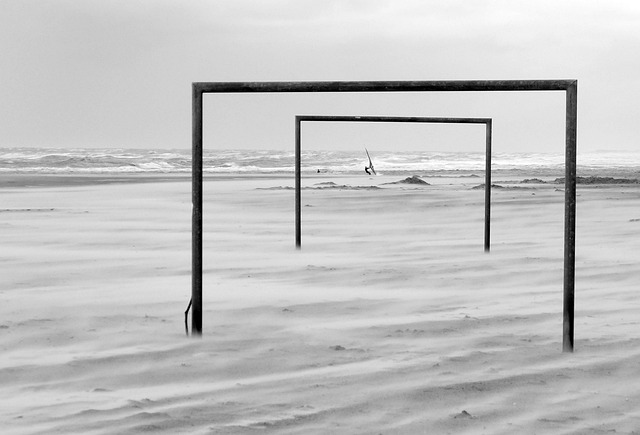 如今他带着 如今他带着